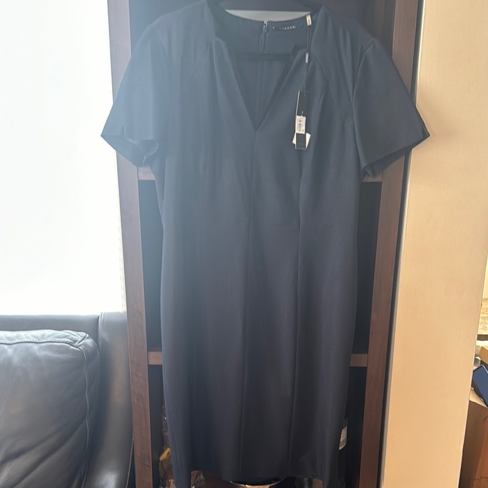 Tahari BNWT Navy Blue w/ black v neck trim Short Sleeve Dress